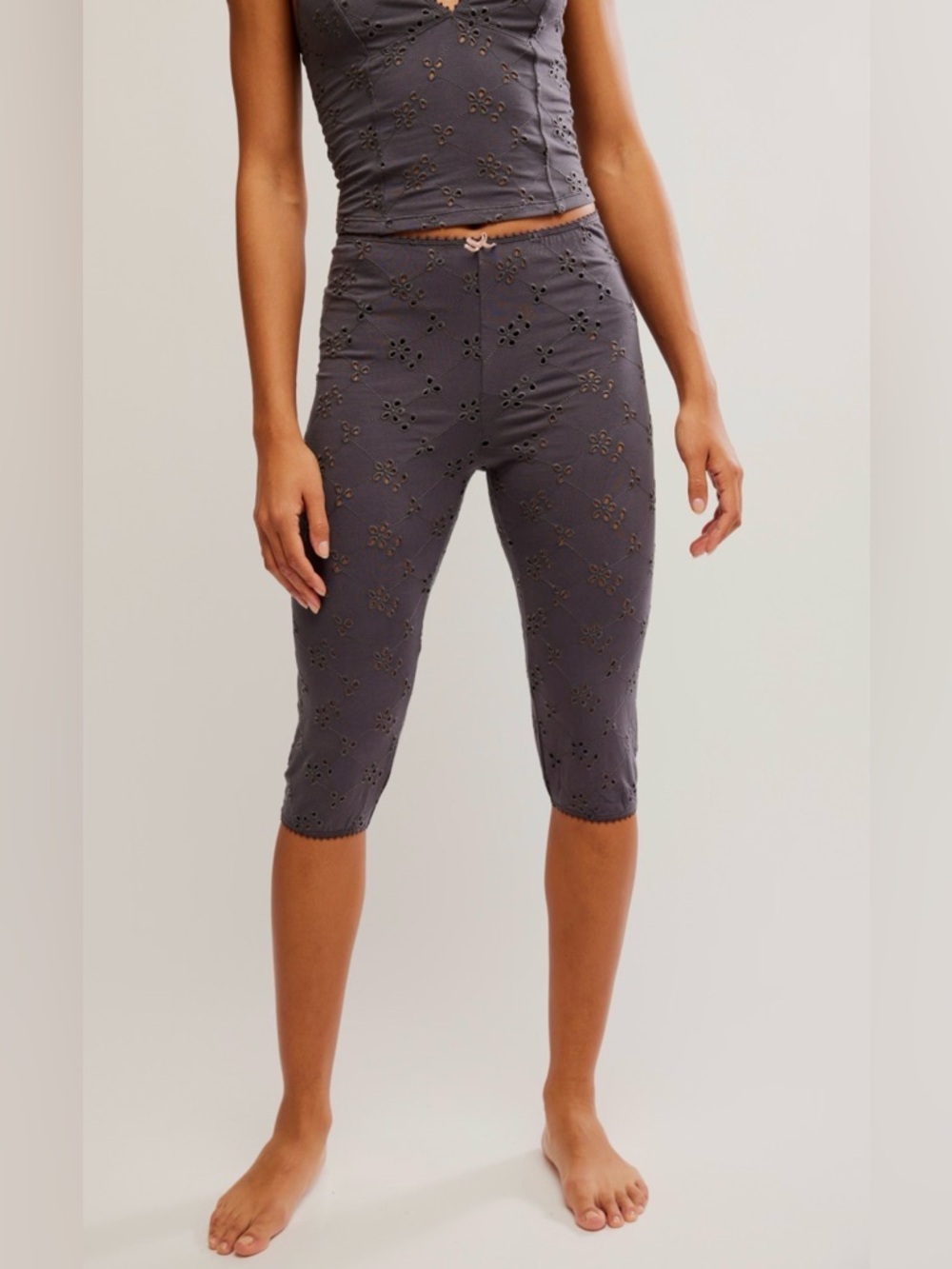 Intimately Full Bloom Capris NWOT plum kitten